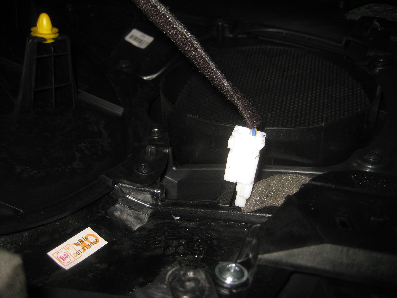 Hyundai-Veloster-Interior-Door-Panel-Removal-Guide-029