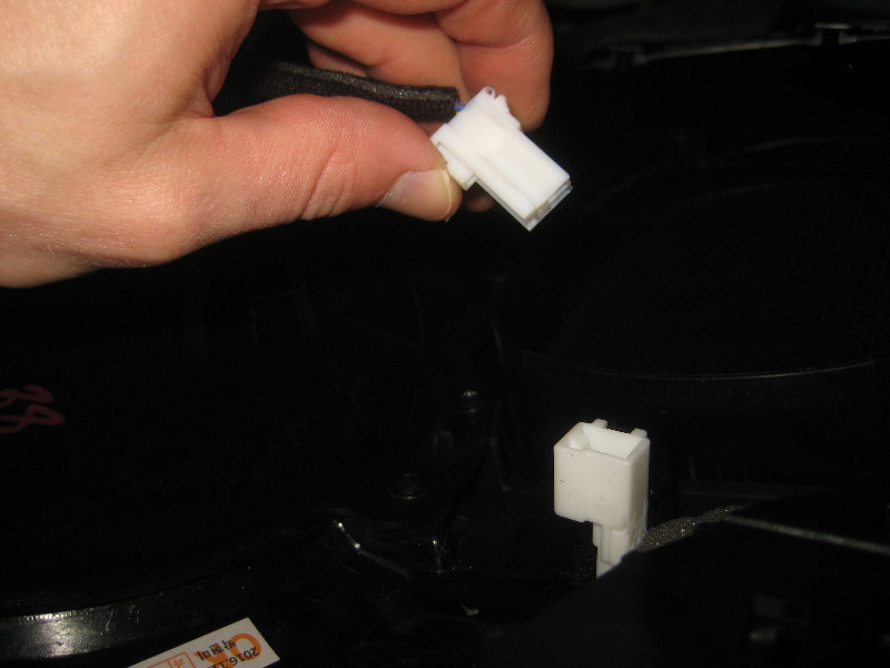 Hyundai-Veloster-Interior-Door-Panel-Removal-Guide-030