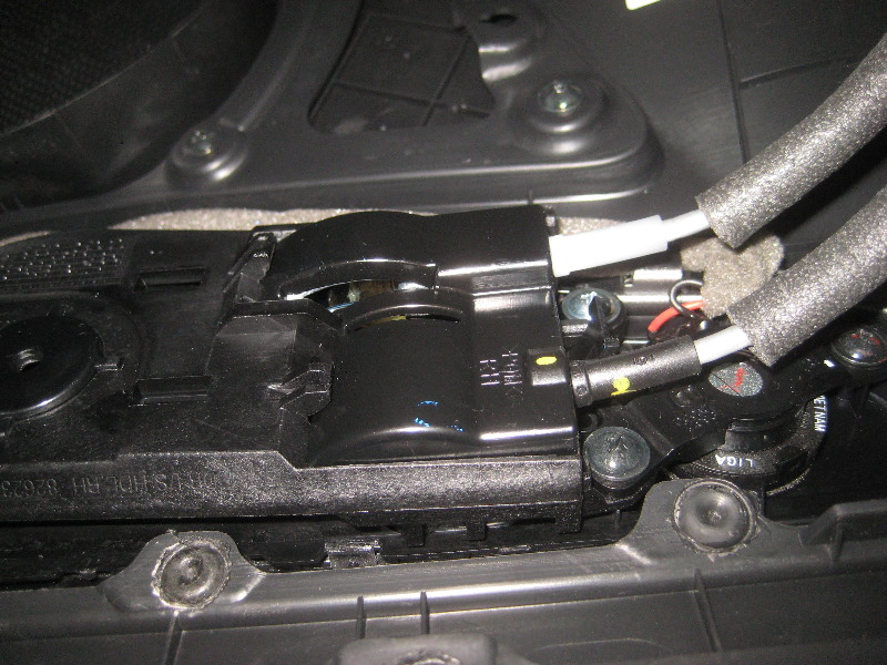 Hyundai-Veloster-Interior-Door-Panel-Removal-Guide-031