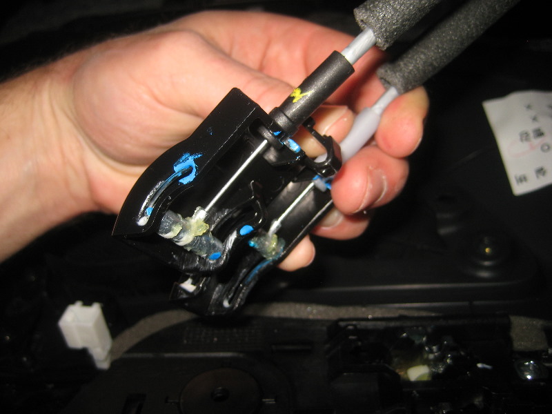 Hyundai-Veloster-Interior-Door-Panel-Removal-Guide-033