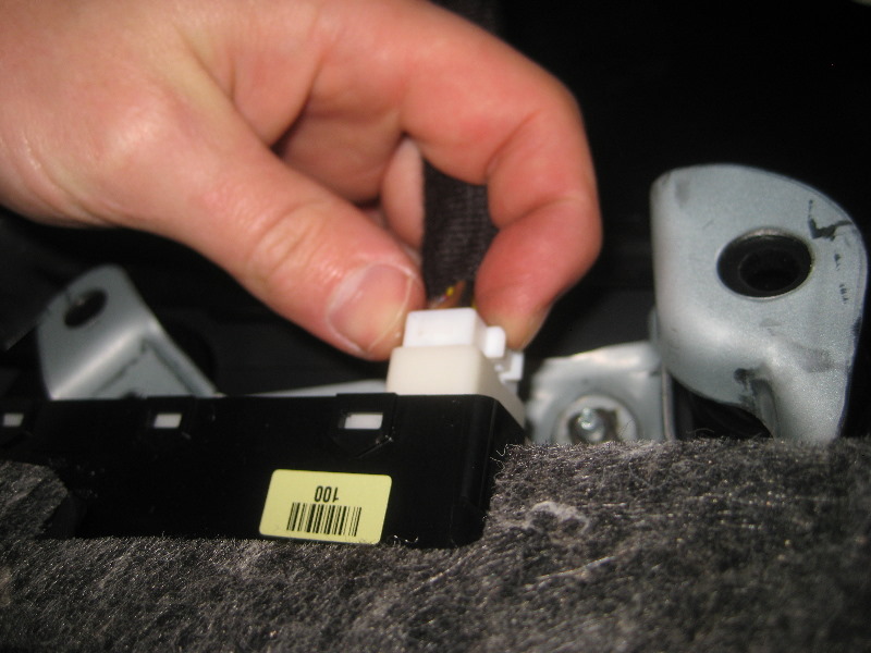 Hyundai-Veloster-Interior-Door-Panel-Removal-Guide-034