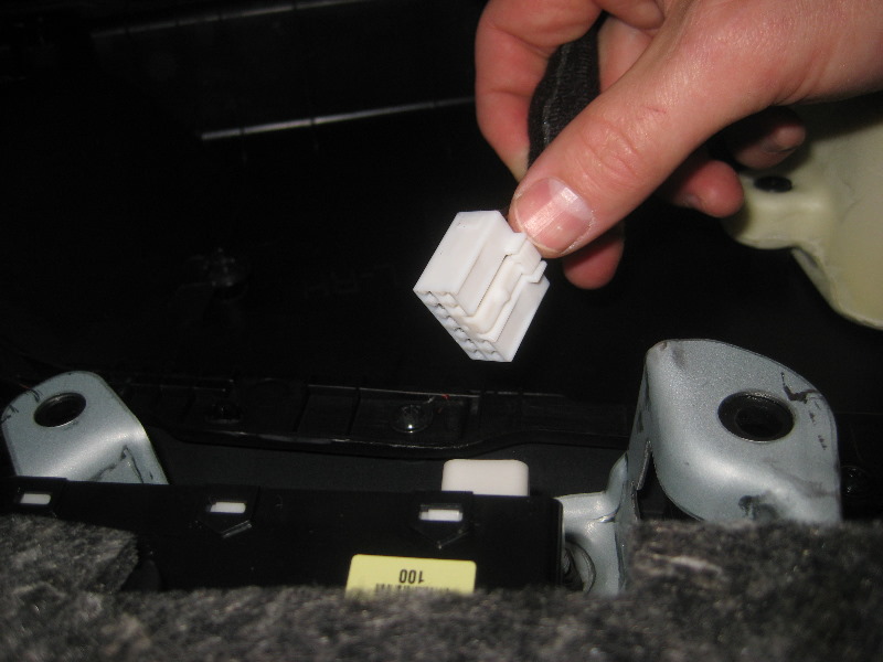 Hyundai-Veloster-Interior-Door-Panel-Removal-Guide-035