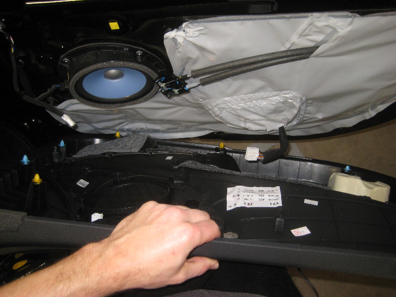 Hyundai-Veloster-Interior-Door-Panel-Removal-Guide-042