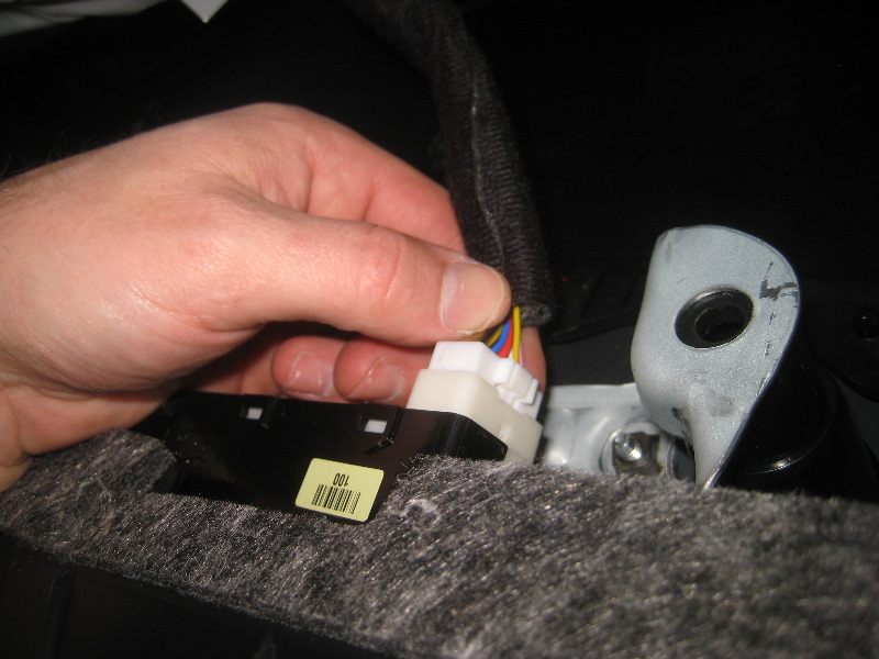 Hyundai-Veloster-Interior-Door-Panel-Removal-Guide-044