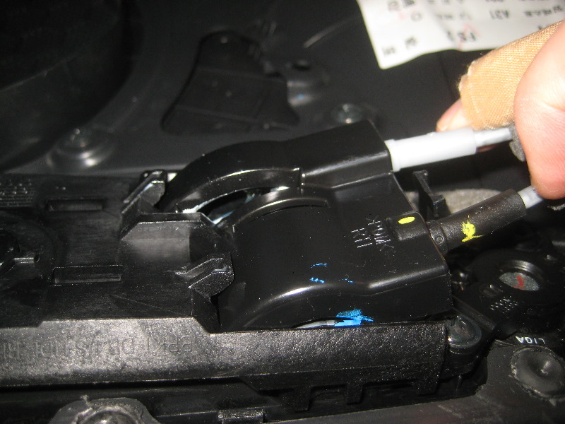 Hyundai-Veloster-Interior-Door-Panel-Removal-Guide-047