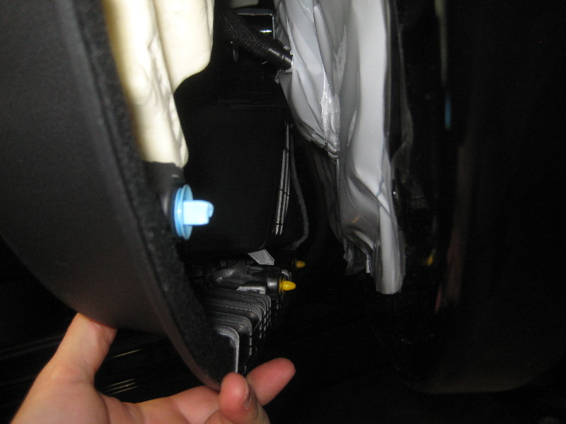 Hyundai-Veloster-Interior-Door-Panel-Removal-Guide-050