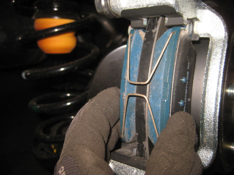 Hyundai-Veloster-Rear-Brake-Pads-Replacement-Guide-031