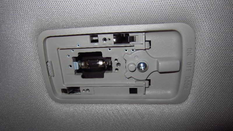 Infiniti-QX60-Cargo-Area-Light-Bulb-Replacement-Guide-005