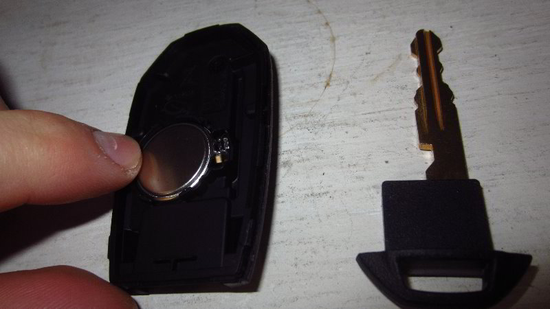 Infiniti-QX60-Intelligent-Key-Fob-Battery-Replacement-Guide-016
