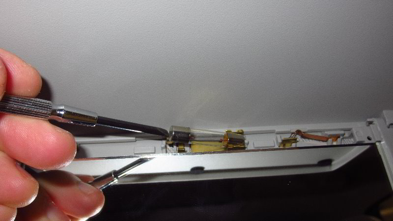 Infiniti-QX60-Vanity-Mirror-Light-Bulb-Replacement-Guide-009