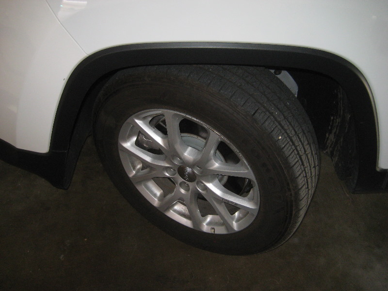 2014-2018-Jeep-Cherokee-Headlight-Bulbs-Replacement-Guide-003