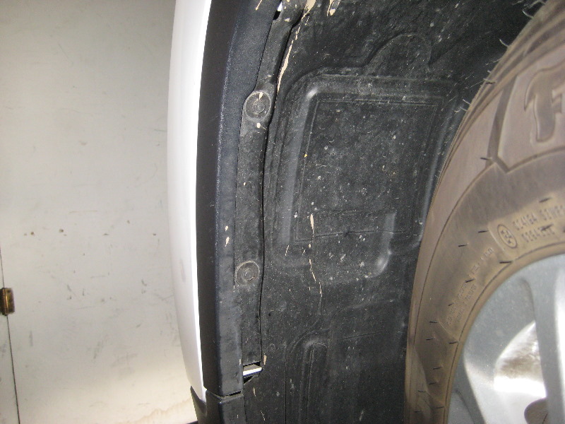 2014-2018-Jeep-Cherokee-Headlight-Bulbs-Replacement-Guide-004