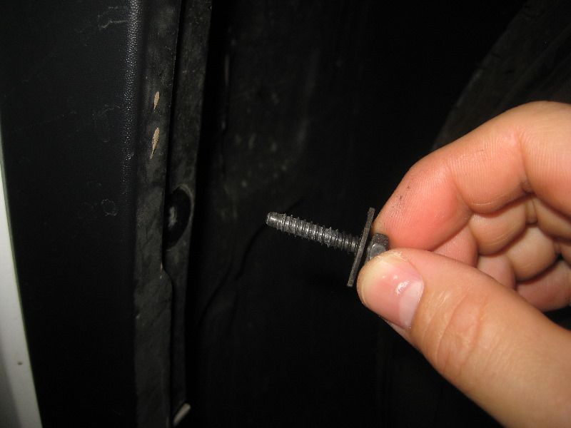 2014-2018-Jeep-Cherokee-Headlight-Bulbs-Replacement-Guide-006