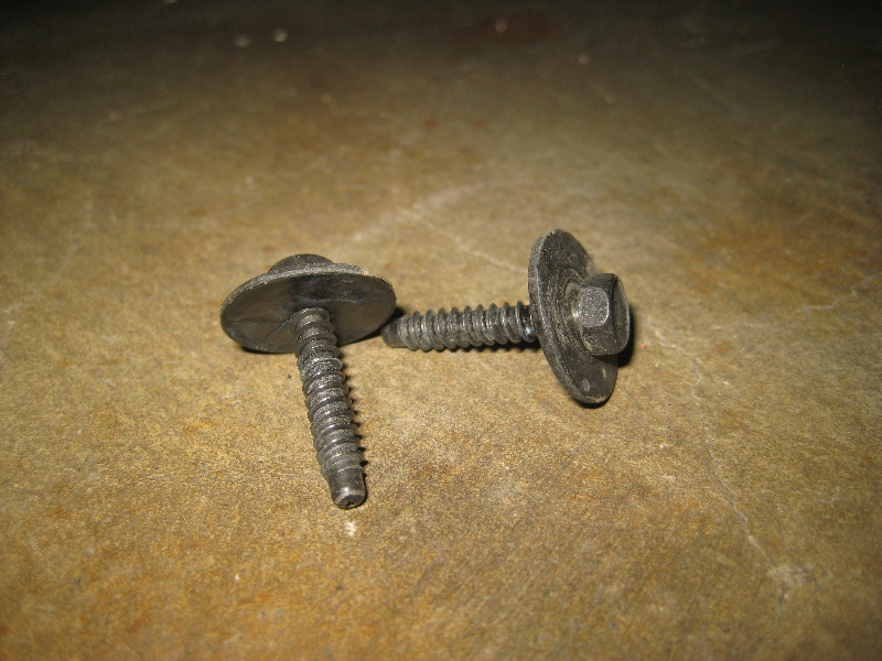 2014-2018-Jeep-Cherokee-Headlight-Bulbs-Replacement-Guide-008