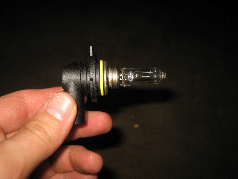 2014-2018-Jeep-Cherokee-Headlight-Bulbs-Replacement-Guide-017