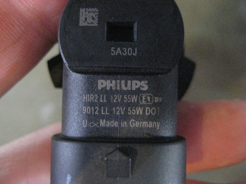 2014-2018-Jeep-Cherokee-Headlight-Bulbs-Replacement-Guide-018