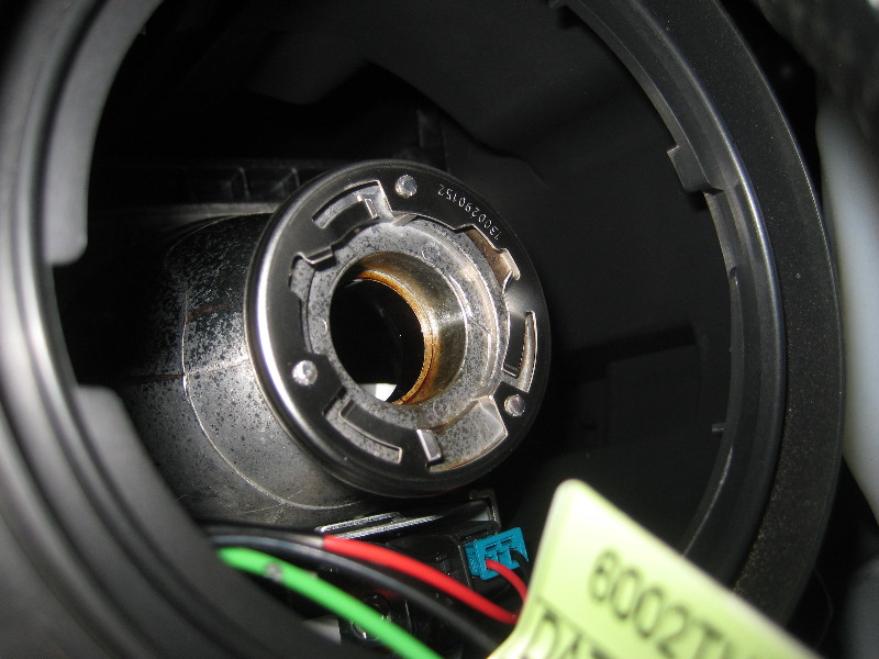 20142018JeepCherokeeHeadlightBulbsReplacementGuide020