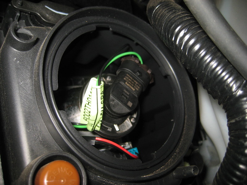 2014-2018-Jeep-Cherokee-Headlight-Bulbs-Replacement-Guide-023