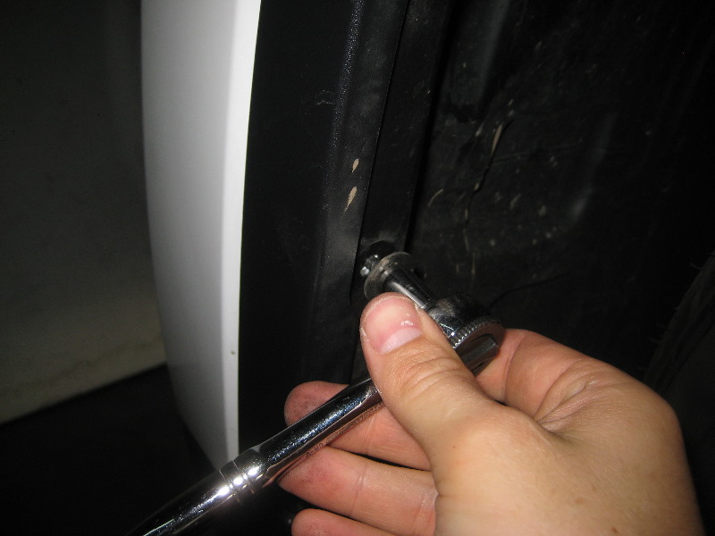 2014-2018-Jeep-Cherokee-Headlight-Bulbs-Replacement-Guide-027