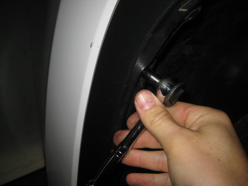 2014-2018-Jeep-Cherokee-Headlight-Bulbs-Replacement-Guide-028