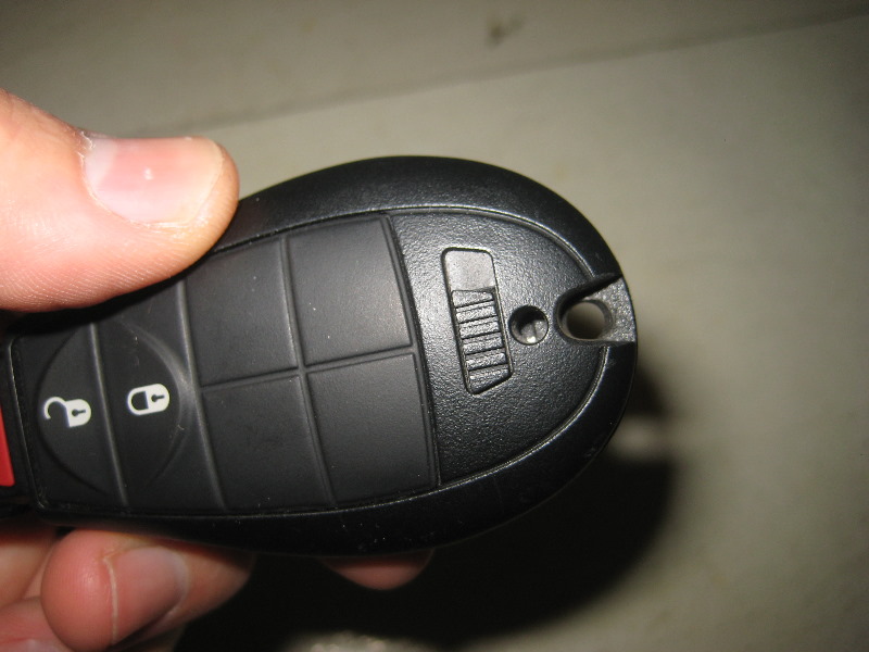 2014-2018-Jeep-Cherokee-Key-Fob-Battery-Replacement-Guide-003