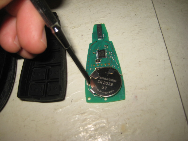 2014-2018-Jeep-Cherokee-Key-Fob-Battery-Replacement-Guide-013