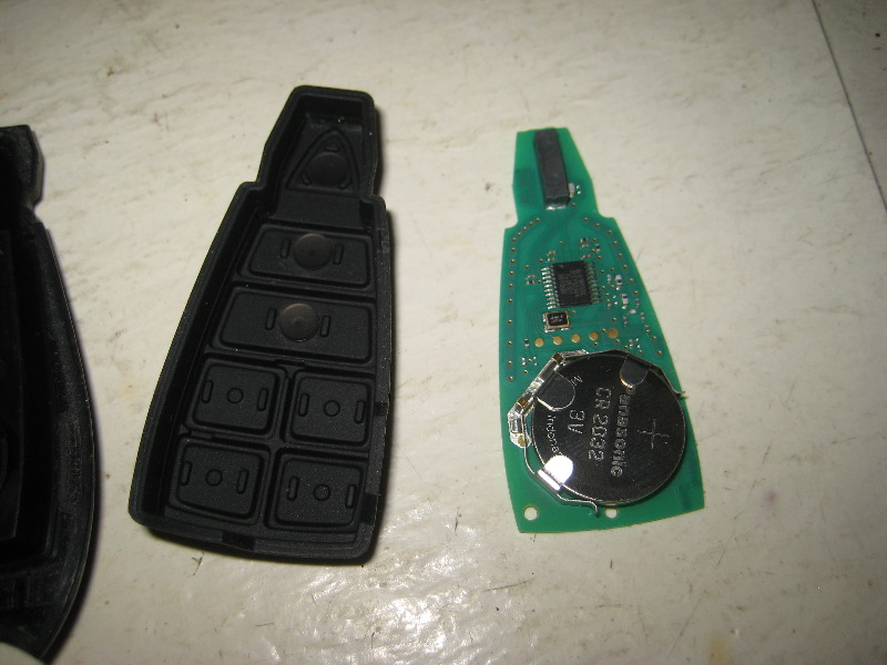 2014-2018-Jeep-Cherokee-Key-Fob-Battery-Replacement-Guide-017