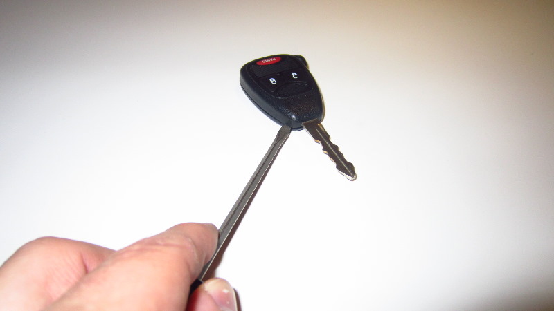 Jeep-Compass-Key-Fob-Battery-Replacement-Guide-004