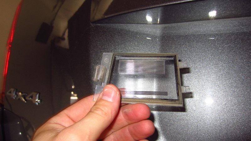 Jeep-Compass-License-Plate-Light-Bulbs-Replacement-Guide-005
