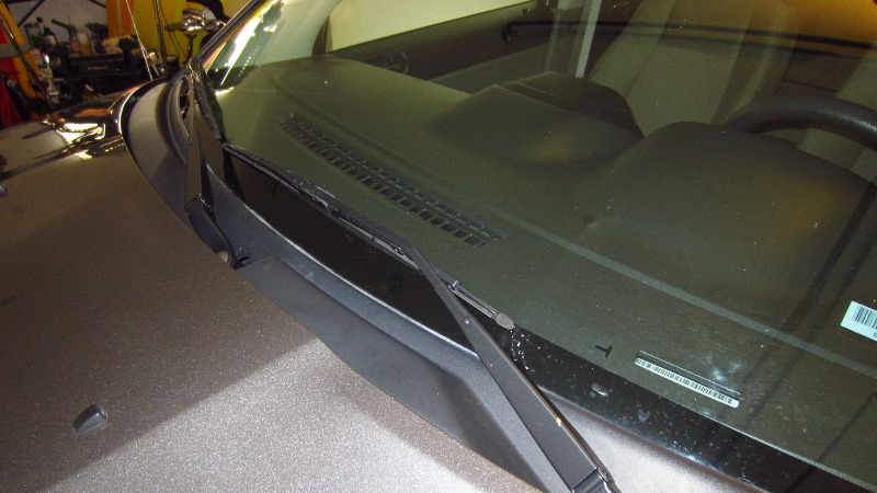 Jeep-Compass-Windshield-Wiper-Blades-Replacement-Guide-014