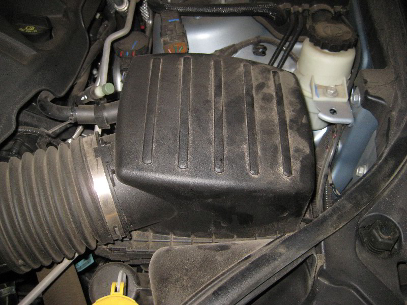 Jeep-Grand-Cherokee-Engine-Air-Filter-Replacement-Guide-015