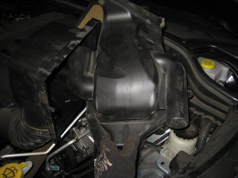 Jeep-Grand-Cherokee-Headlight-Bulbs-Replacement-Guide-008