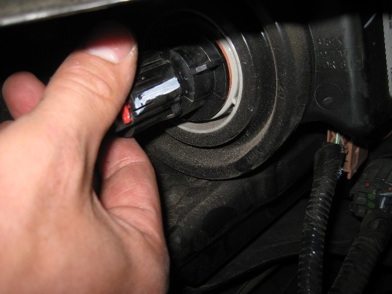 Jeep-Grand-Cherokee-Headlight-Bulbs-Replacement-Guide-016