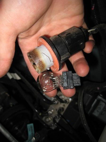 Jeep-Grand-Cherokee-Headlight-Bulbs-Replacement-Guide-018