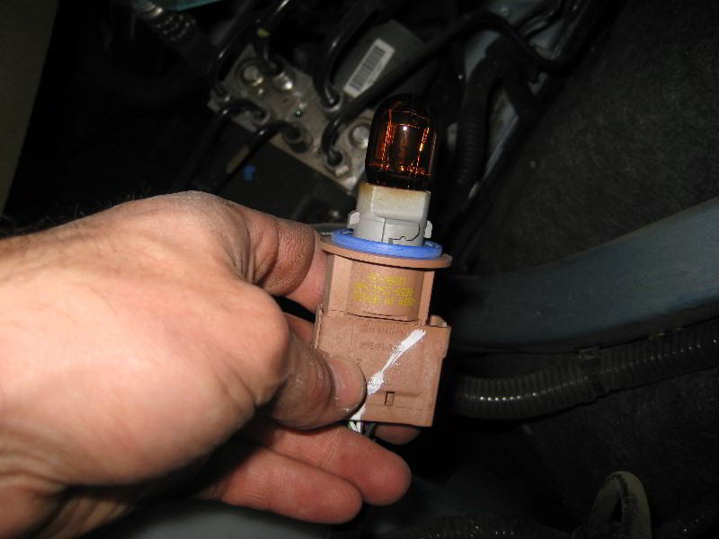 Jeep-Grand-Cherokee-Headlight-Bulbs-Replacement-Guide-023