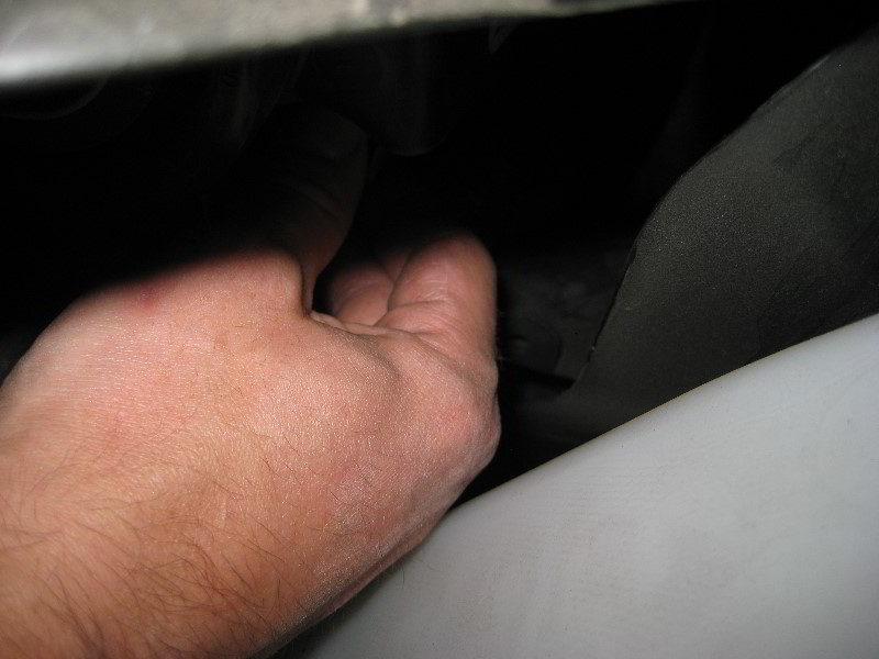 Jeep-Grand-Cherokee-Headlight-Bulbs-Replacement-Guide-026