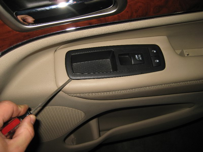 Jeep-Grand-Cherokee-Interior-Door-Panel-Removal-Guide-011