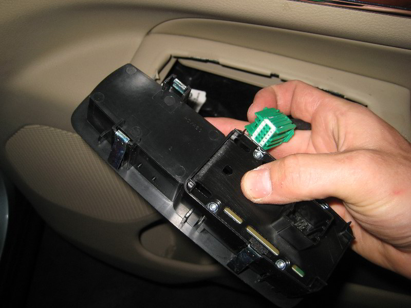 Jeep-Grand-Cherokee-Interior-Door-Panel-Removal-Guide-014