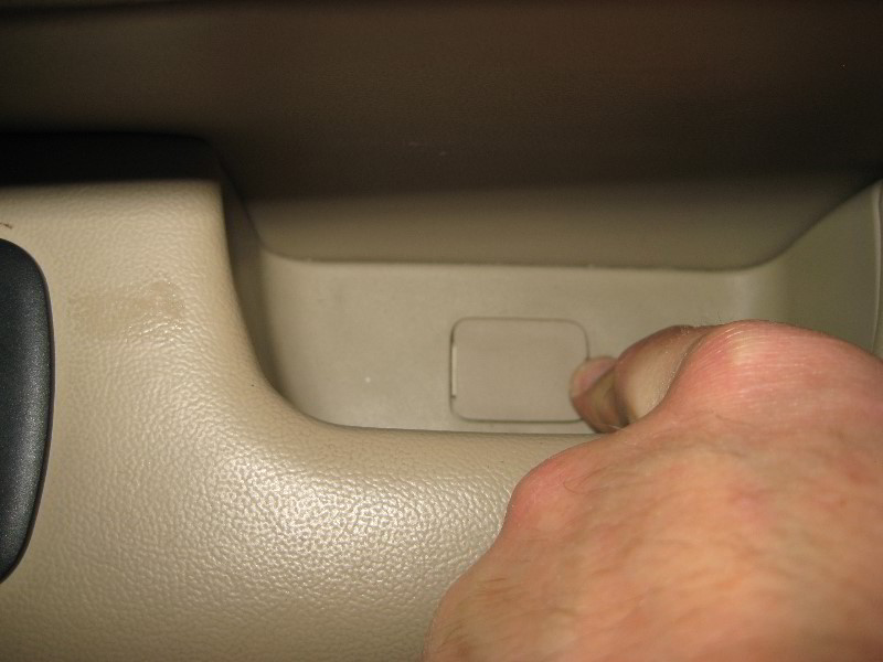 Jeep-Grand-Cherokee-Interior-Door-Panel-Removal-Guide-050