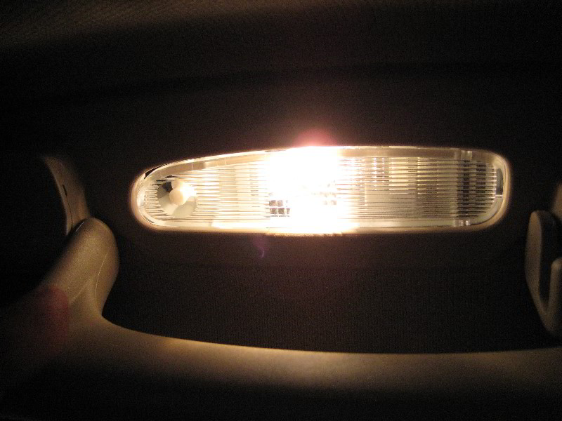 Jeep-Grand-Cherokee-Rear-Passenger-Reading-Light-Bulb-Replacement-Guide-011