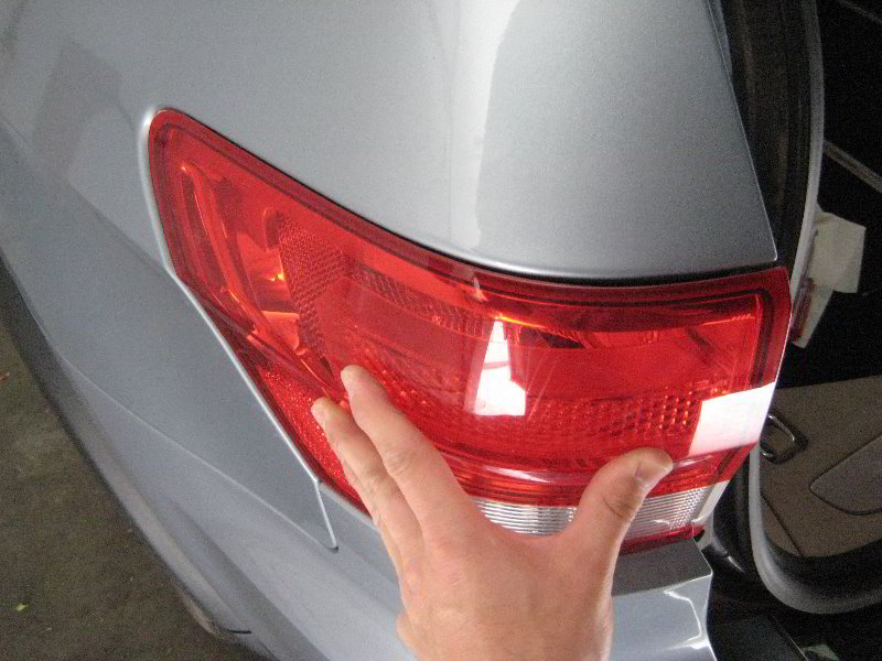 Jeep-Grand-Cherokee-Tail-Light-Bulbs-Replacement-Guide-020