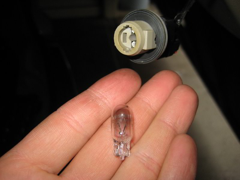 Jeep-Grand-Cherokee-Tail-Light-Bulbs-Replacement-Guide-031