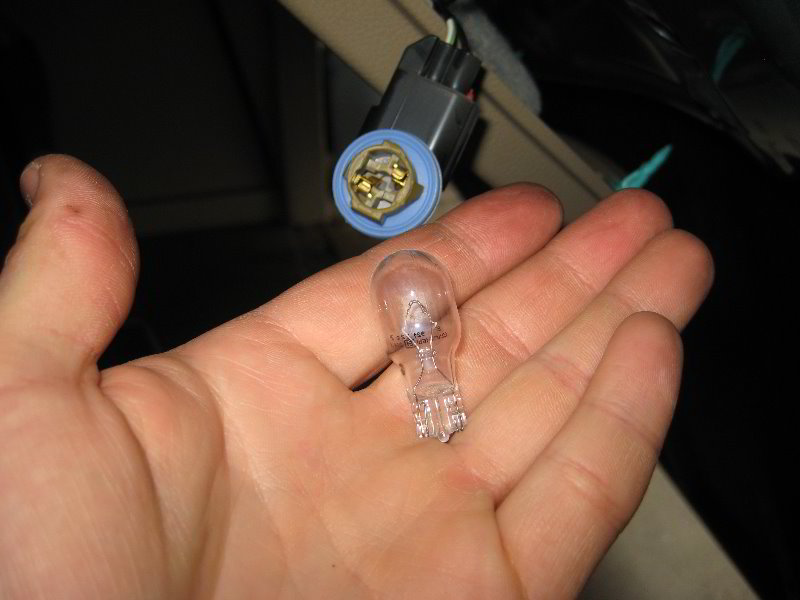 Jeep-Grand-Cherokee-Tail-Light-Bulbs-Replacement-Guide-034