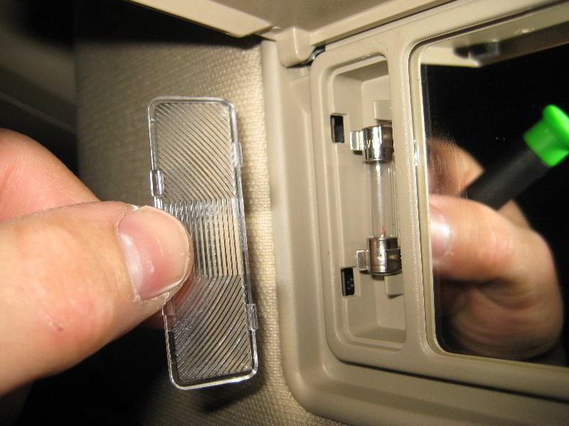Jeep-Grand-Cherokee-Vanity-Mirror-Light-Bubs-Replacement-Guide-004