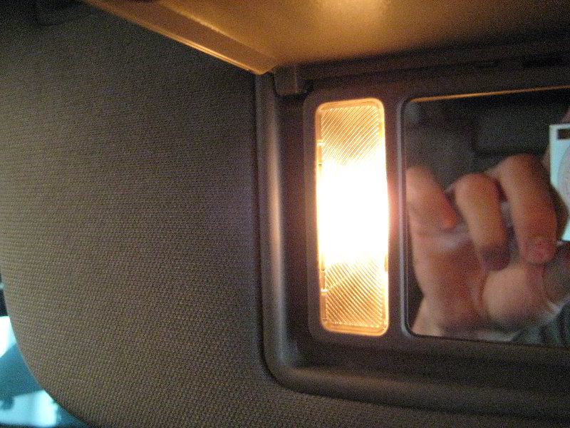 Jeep-Grand-Cherokee-Vanity-Mirror-Light-Bubs-Replacement-Guide-012