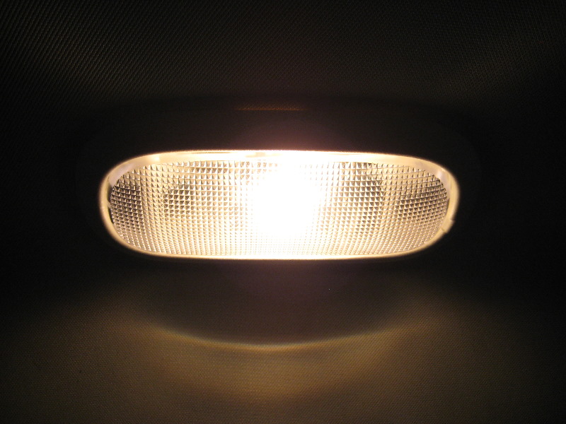 Jeep-Liberty-Cargo-Area-Light-Bulb-Replacement-Guide-012