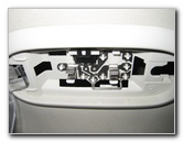 Jeep-Liberty-Cargo-Area-Light-Bulb-Replacement-Guide-007