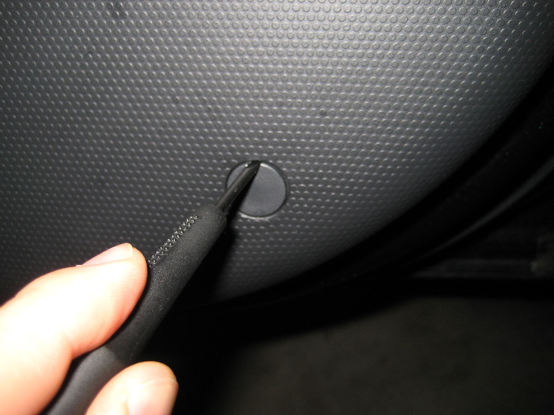 Jeep-Liberty-Door-Panel-Removal-Speaker-Replacement-Guide-009