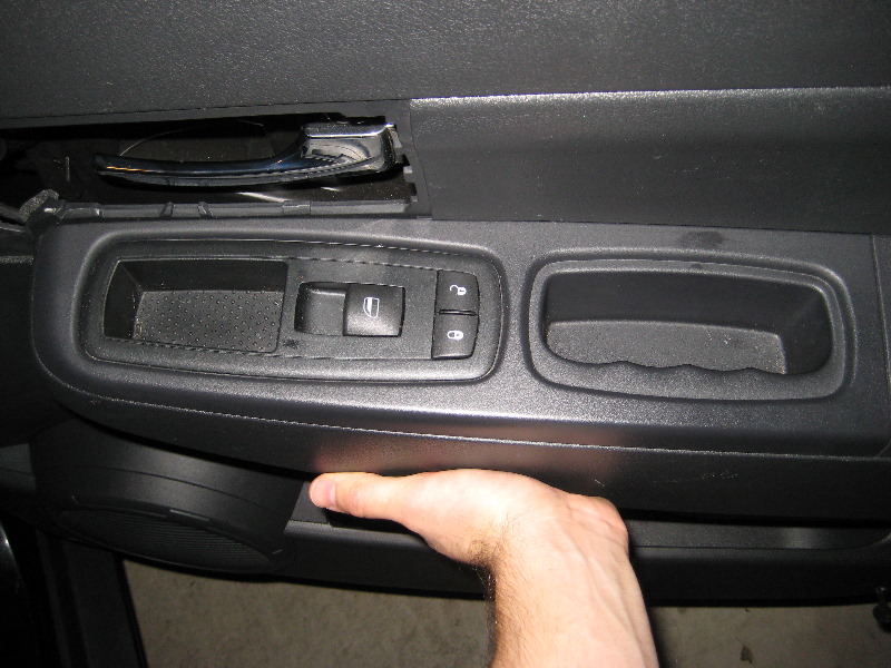 Jeep-Liberty-Door-Panel-Removal-Speaker-Replacement-Guide-012
