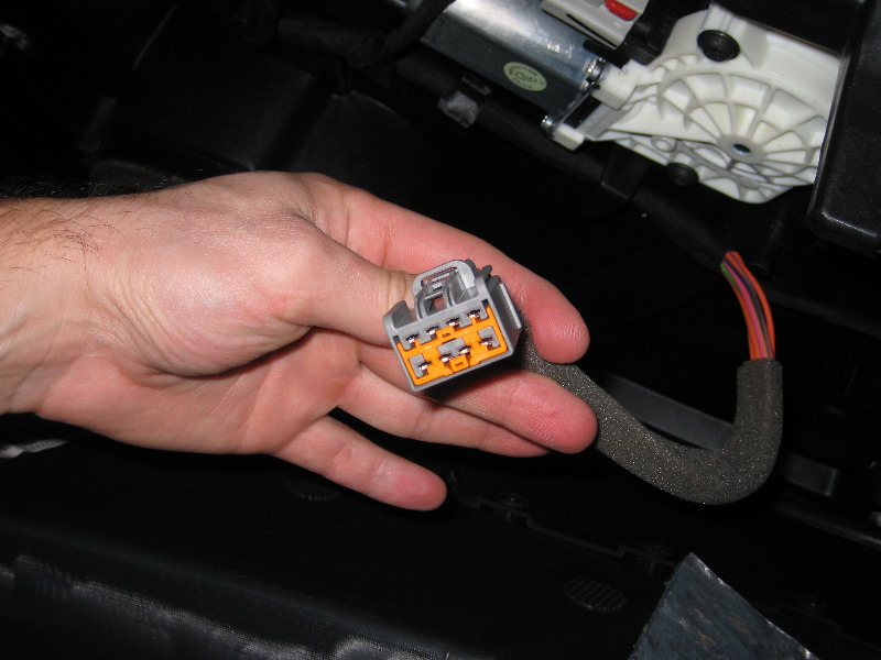 Jeep-Liberty-Door-Panel-Removal-Speaker-Replacement-Guide-017